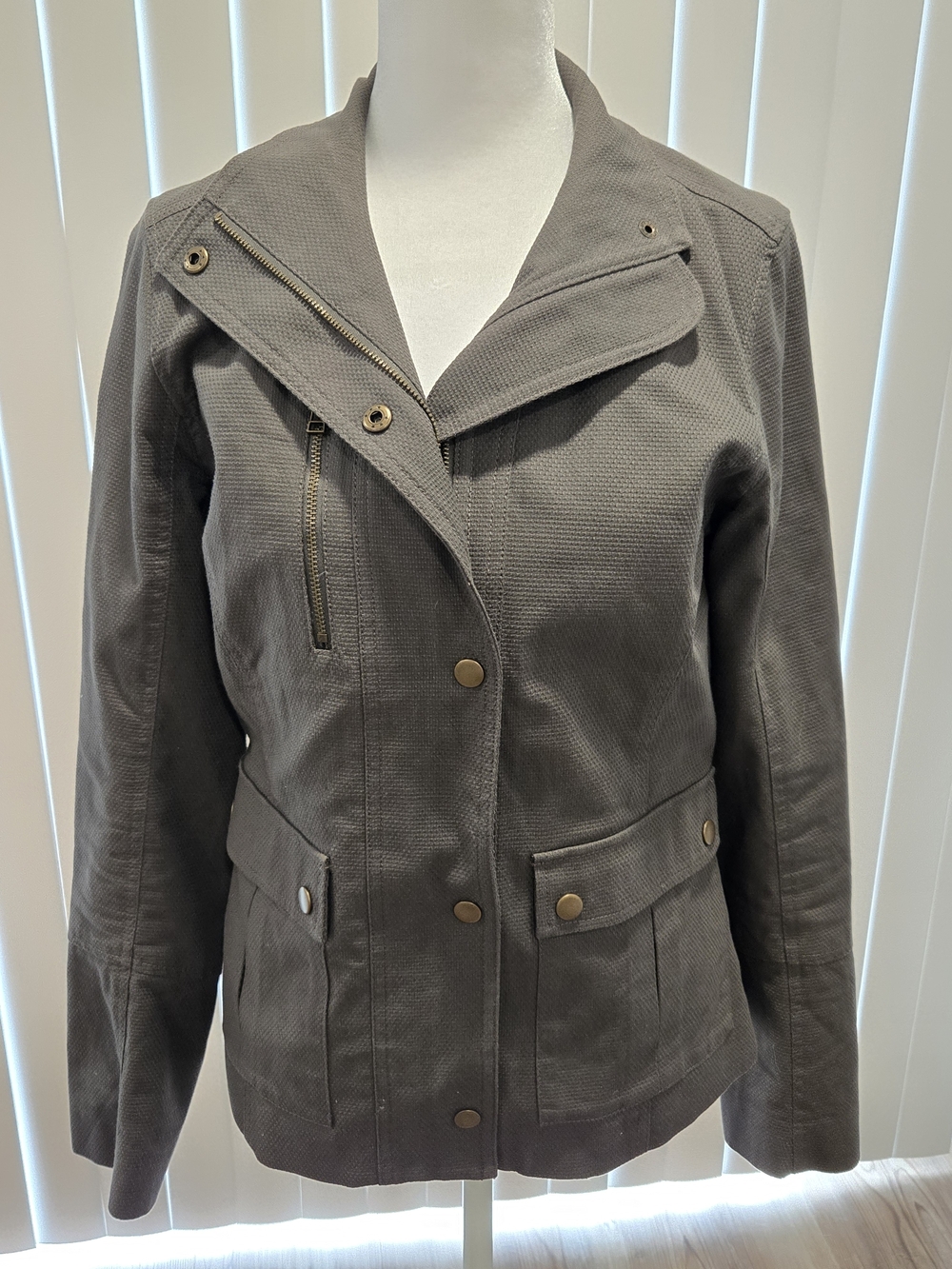 Banana Republic Women's Gray Pleated Jacket - Picture 2 of 3